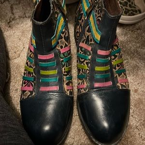 Beautiful blue ankle boots!